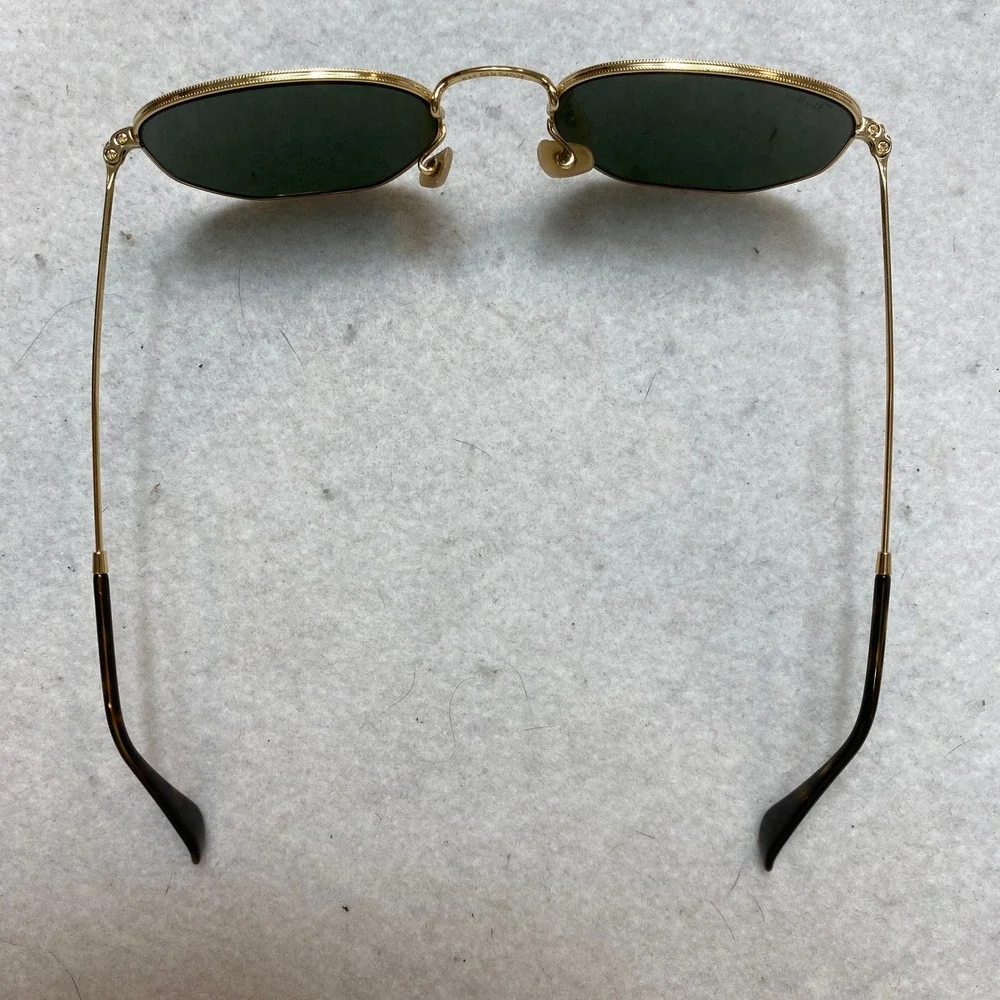 Ray-Ban see scratches